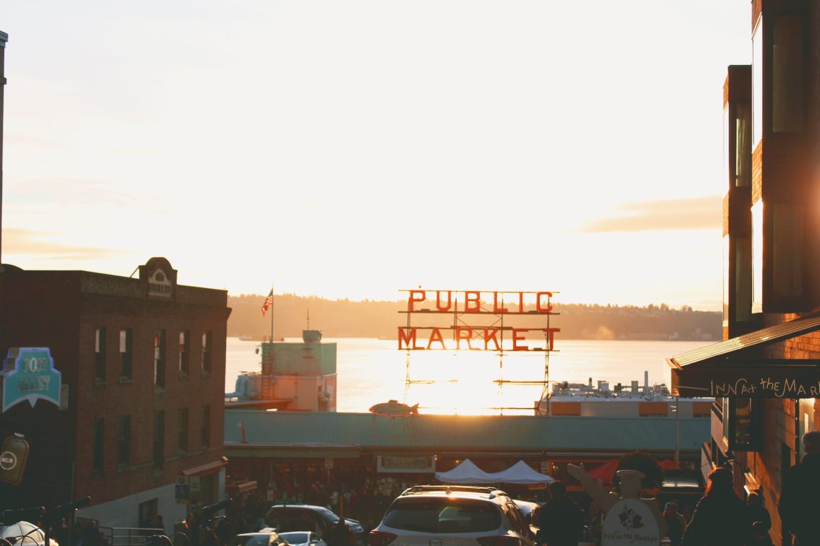 Pike Place Market - What to Eat - @wanderlustletsgo